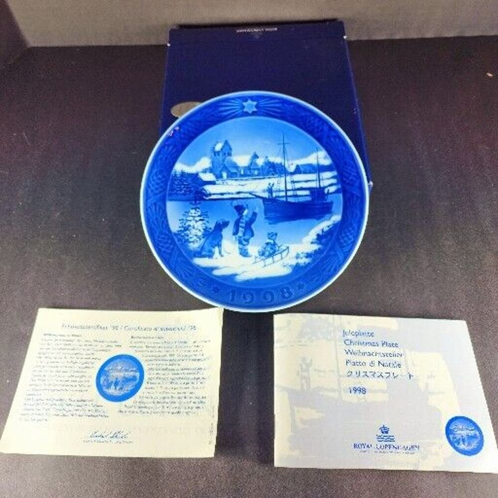 Royal Copenhagen Annual Christmas Plate 1998 Welcome Home with Box Vintage
